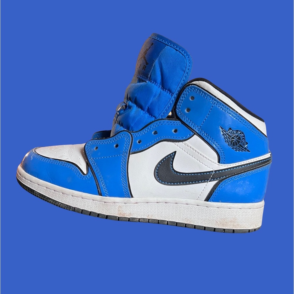 AIR JORDAN 1  SIGNAL BLUE